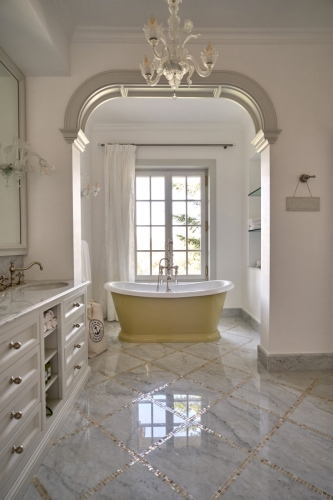 LaMaison-01-metal-and-marble-bath-tub-01