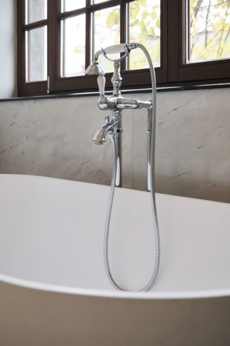 LaMaison-01-metal-and-marble-bath-tub-03