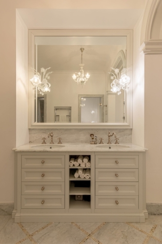 LaMaison-04-bespoken-furniture-bathroom-04