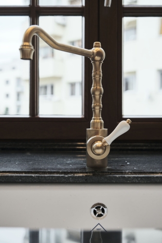 LaMaison-04-metal-and-marble-sinks-04